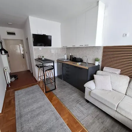 Apartamento Ns Urban Stay-studio With Balcony And Free Parking