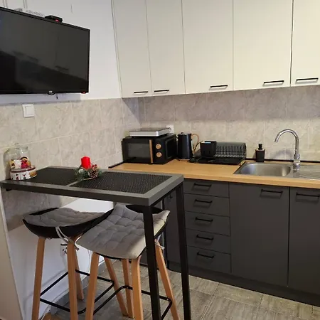 Daire Ns Urban Stay-studio With Balcony And Free Parking *