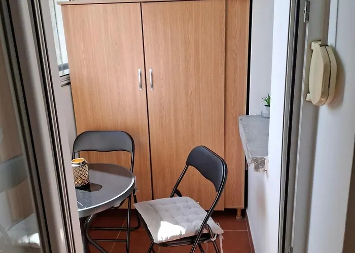 Daire Ns Urban Stay-studio With Balcony And Free Parking *