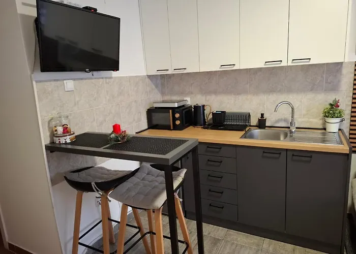 Daire Ns Urban Stay-studio With Balcony And Free Parking *