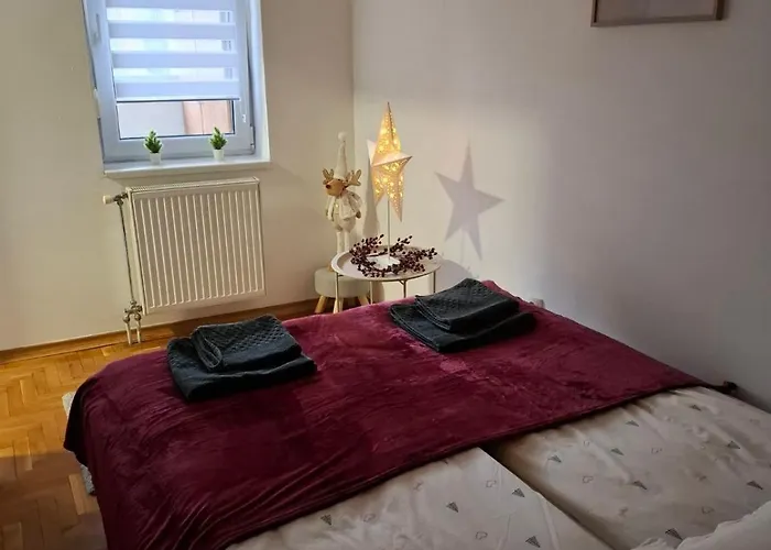Daire Ns Urban Stay-studio With Balcony And Free Parking